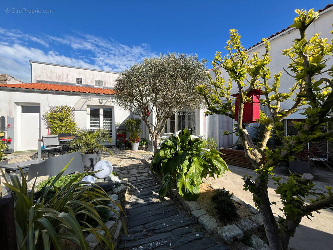 Maison à LA BREE-LES-BAINS