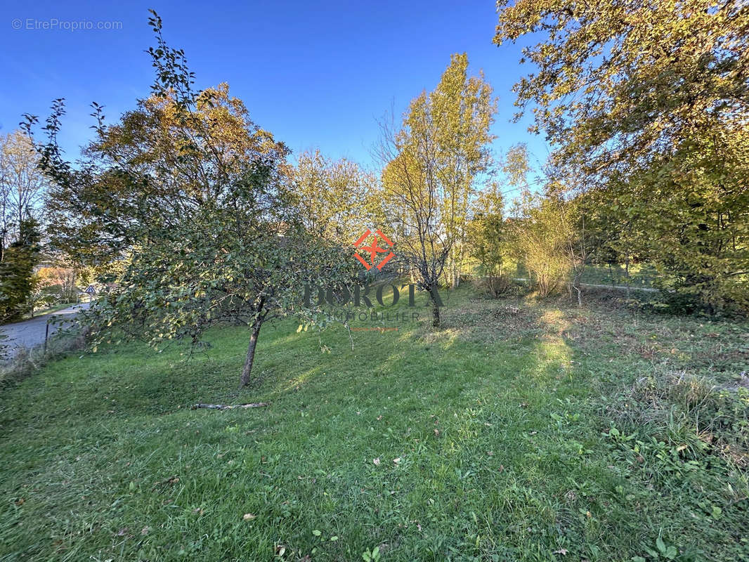 Terrain à VAULNAVEYS-LE-HAUT