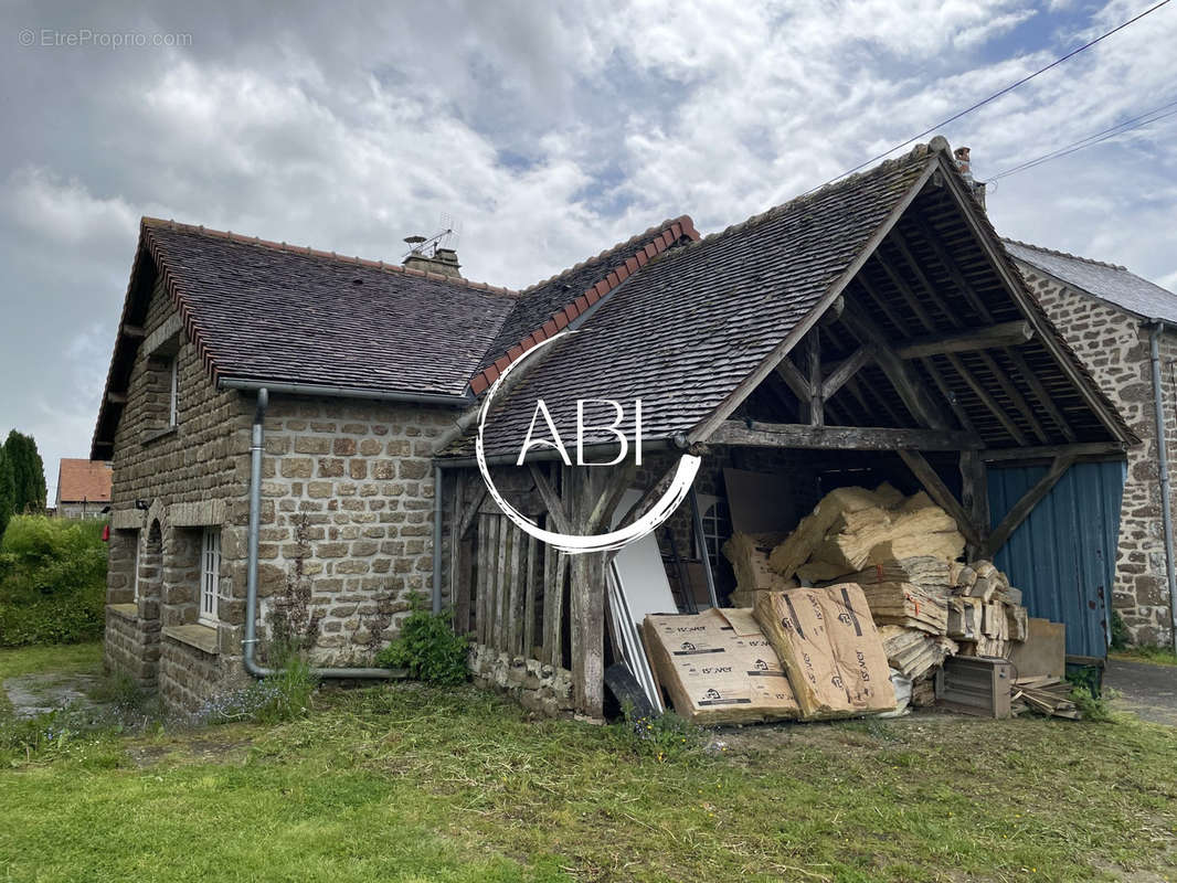 Maison à SAINT-BOMER-LES-FORGES