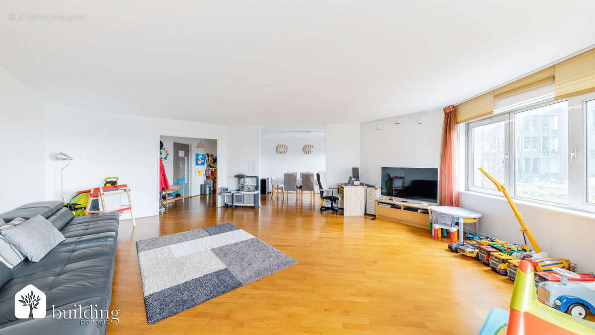 Appartement à COURBEVOIE