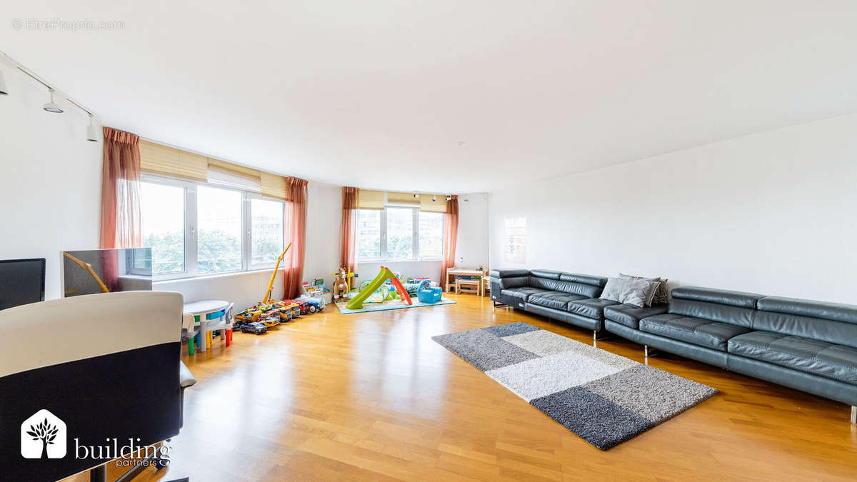 Appartement à COURBEVOIE