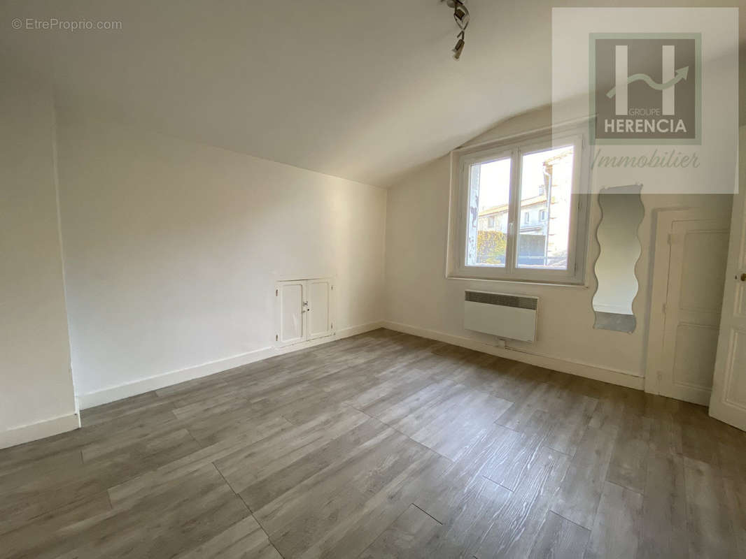 Appartement à RUELLE-SUR-TOUVRE