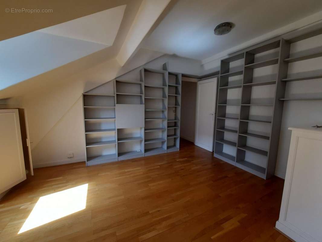 Appartement à NEUILLY-SUR-SEINE