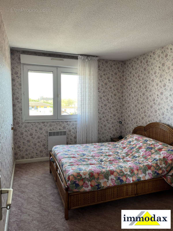 Chambre avec placard - Appartement à DAX