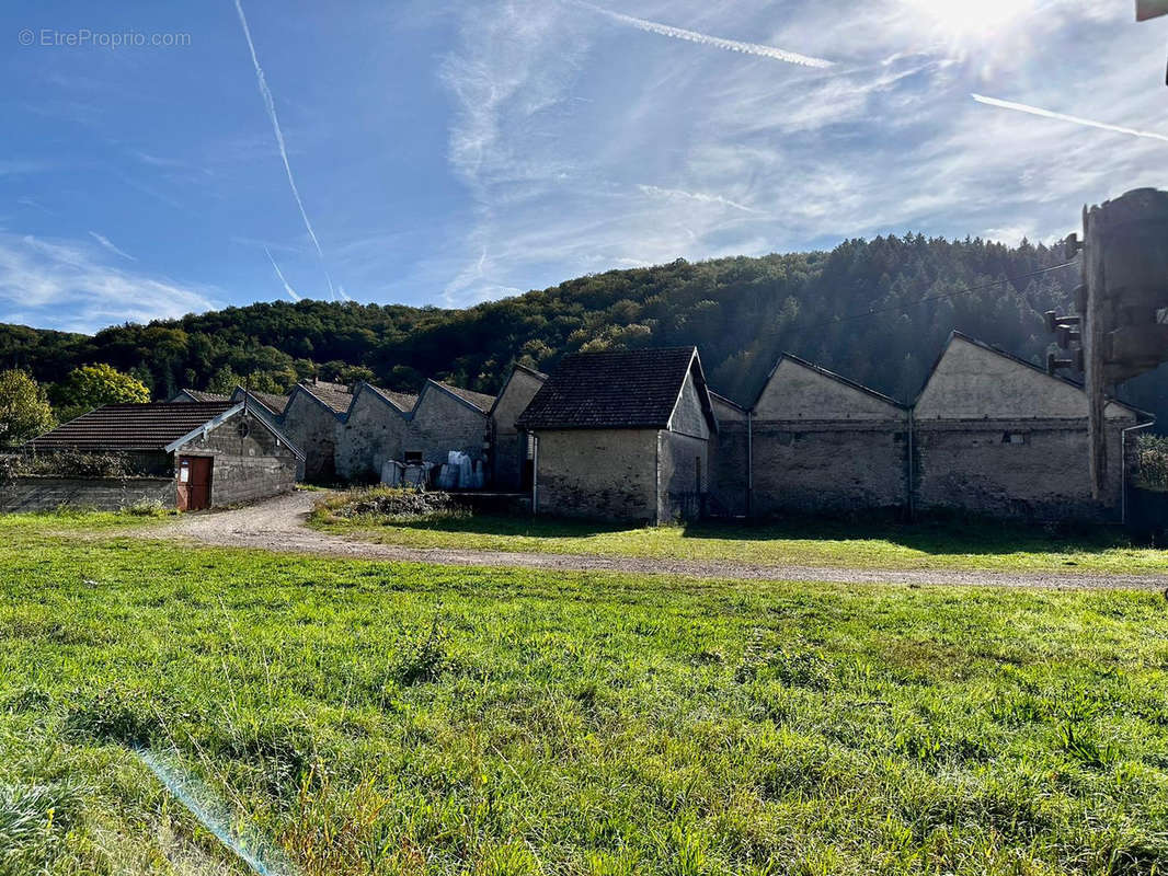 Parking à SAINT-BRESSON