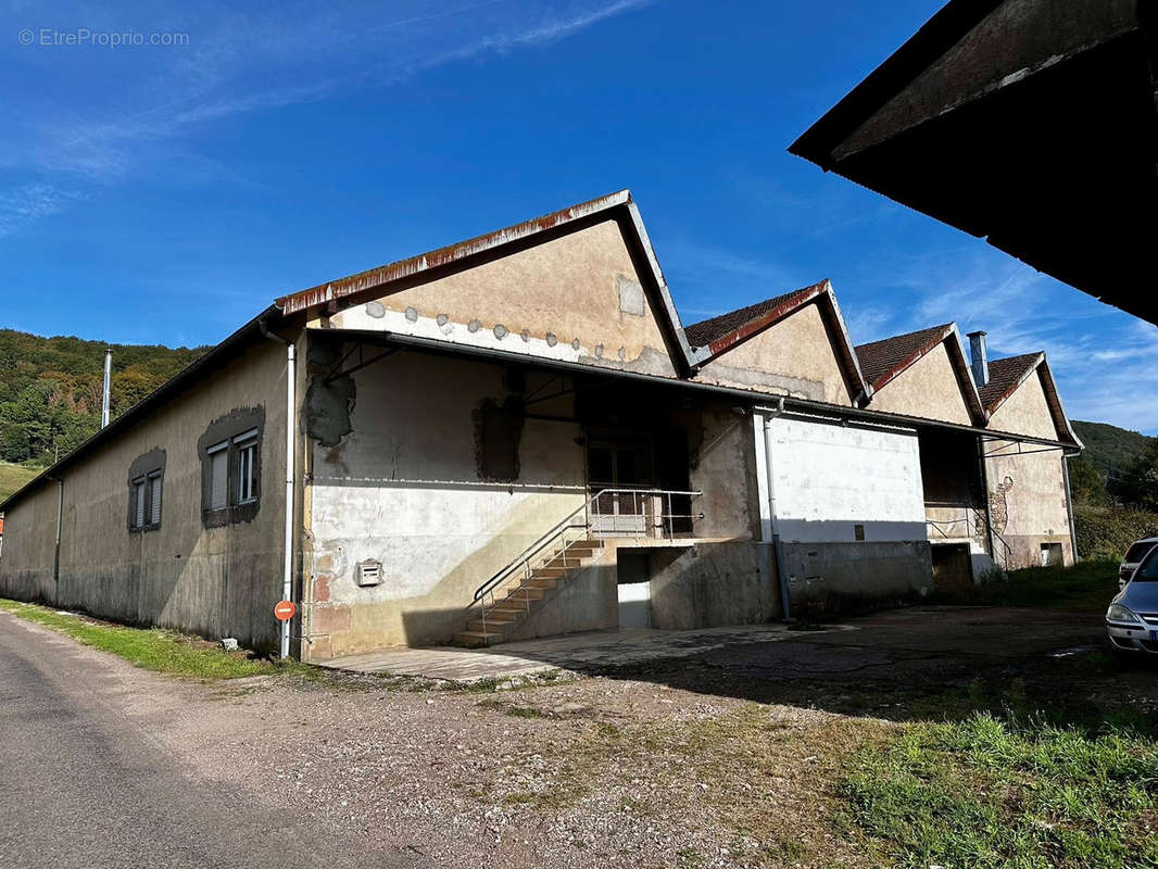 Parking à SAINT-BRESSON