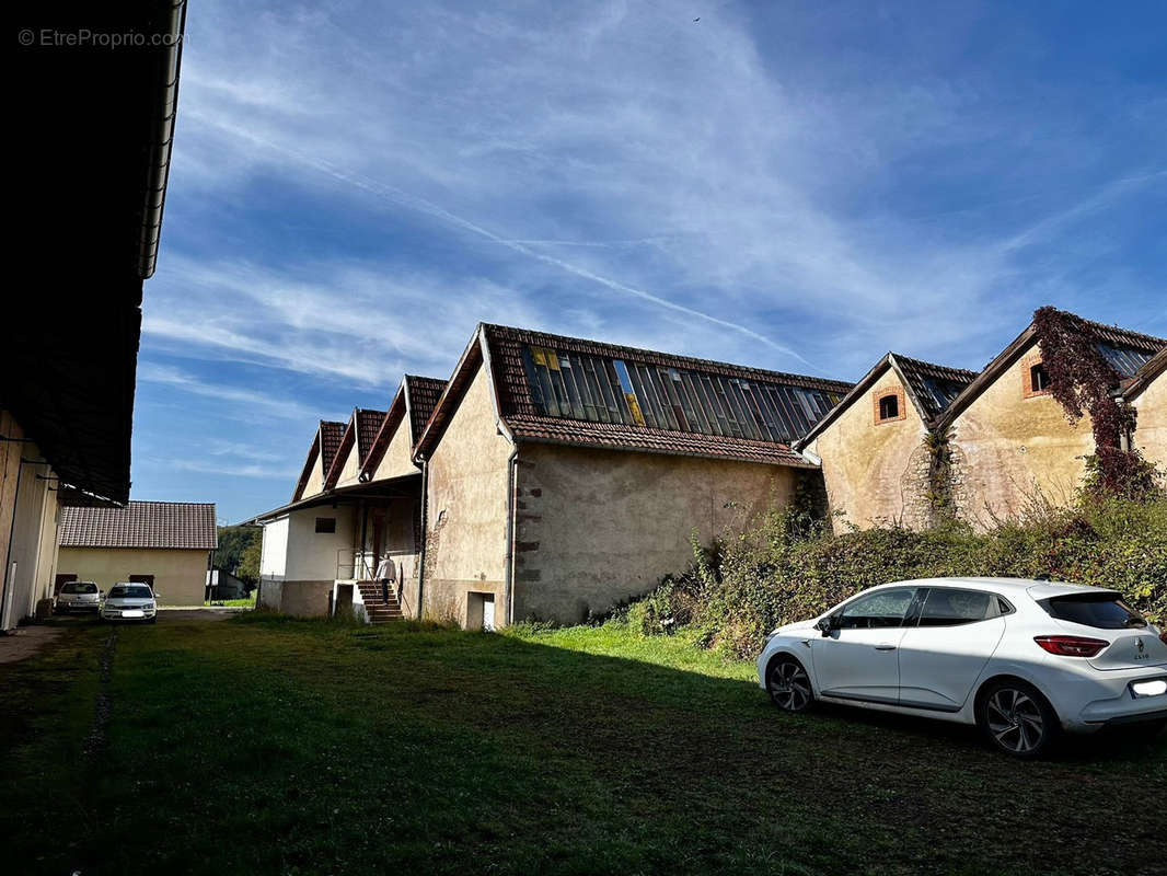 Parking à SAINT-BRESSON