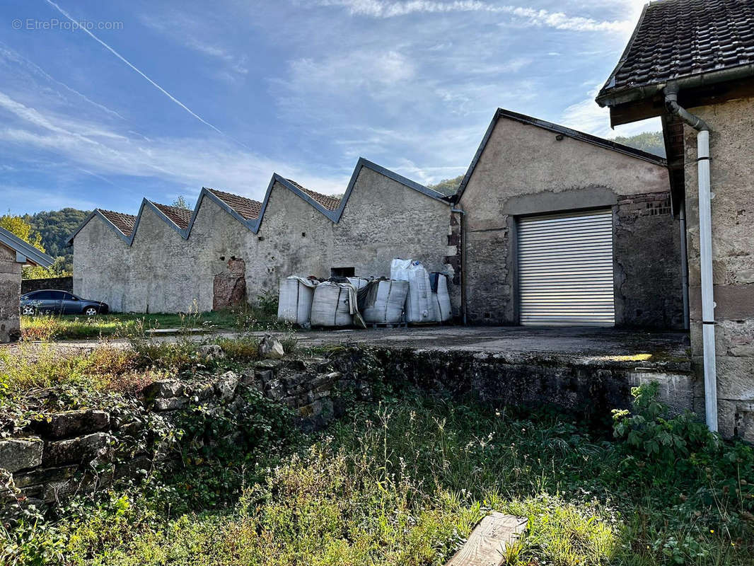 Parking à SAINT-BRESSON