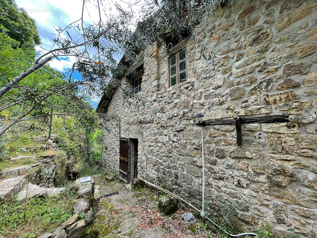 Maison à SAINT-PIERRE-DE-COLOMBIER