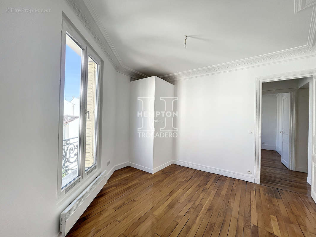 Appartement à COURBEVOIE