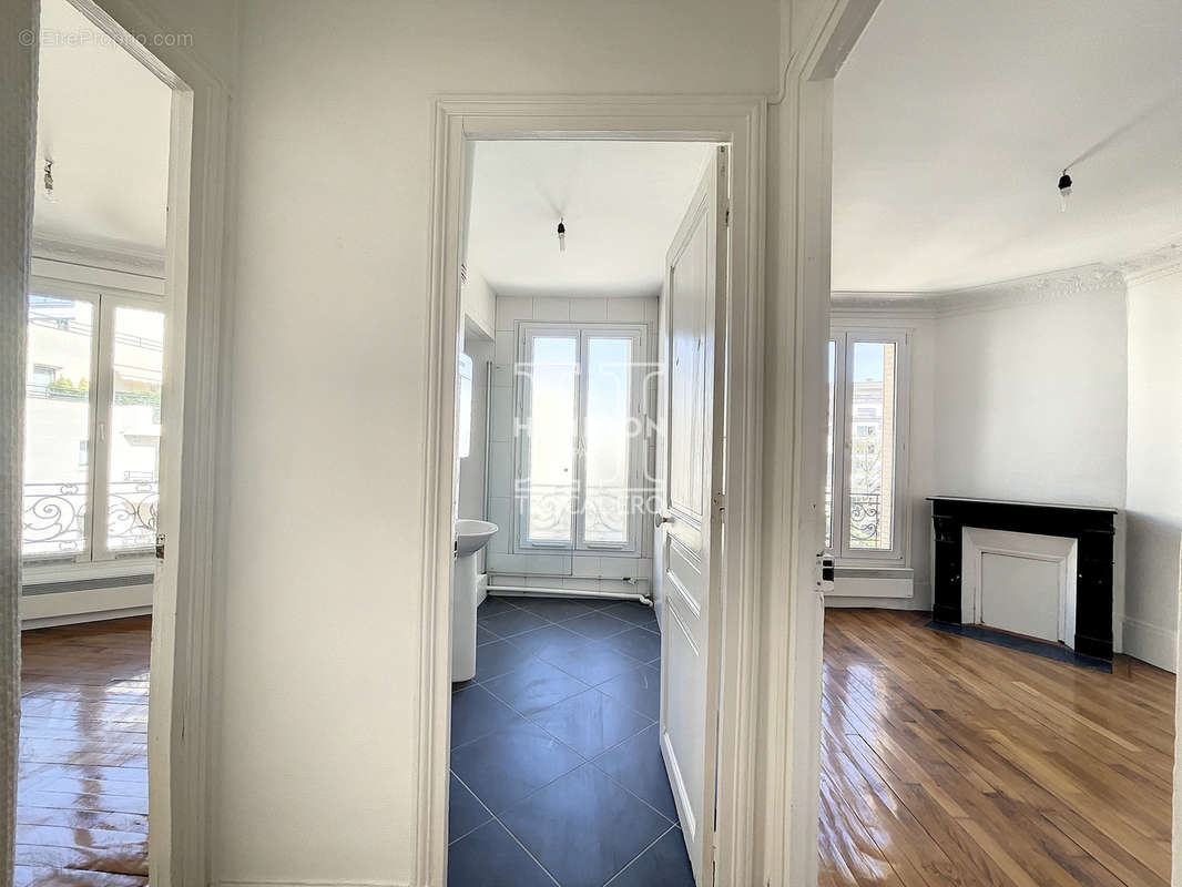 Appartement à COURBEVOIE