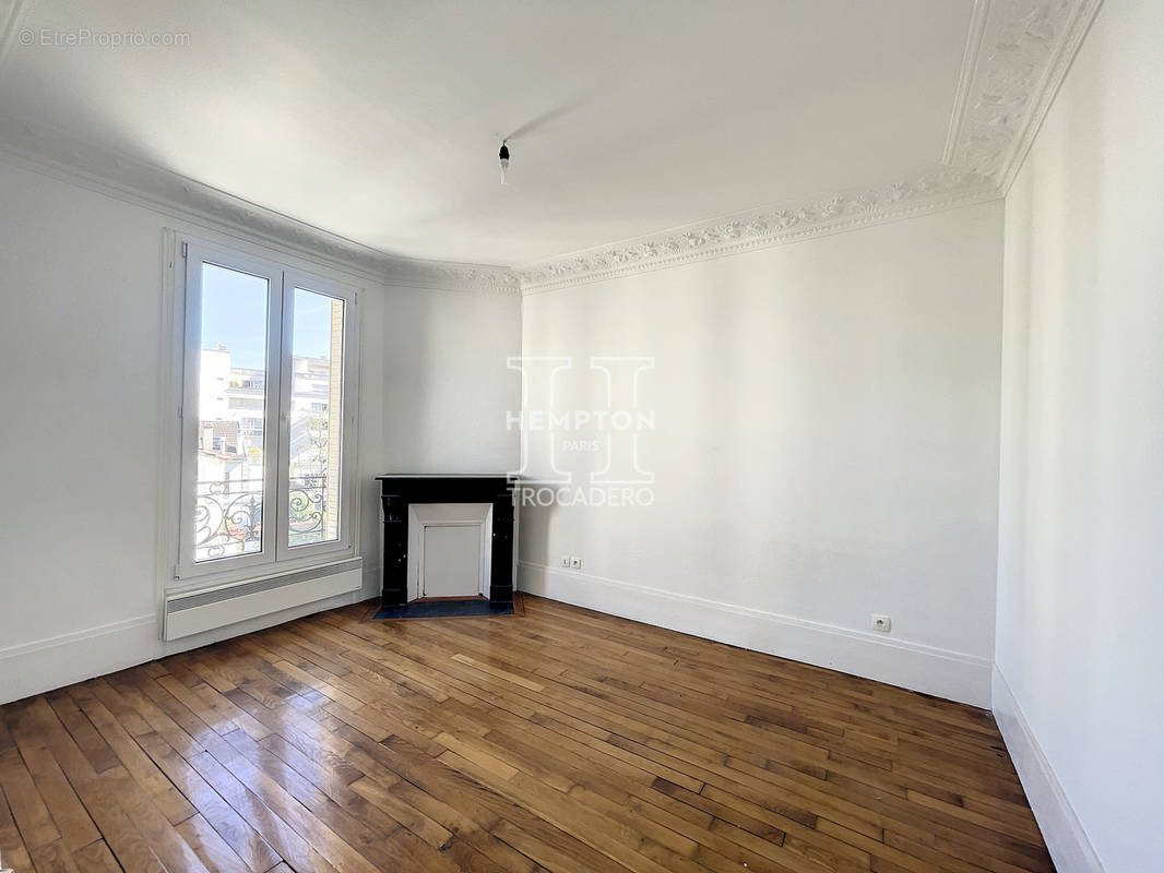 Appartement à COURBEVOIE