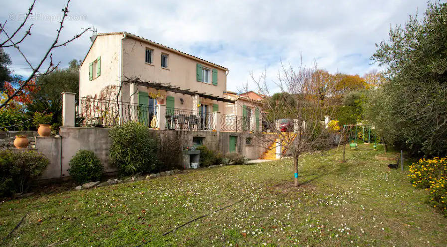 Maison à SAINT-ANDRE-DE-LA-ROCHE