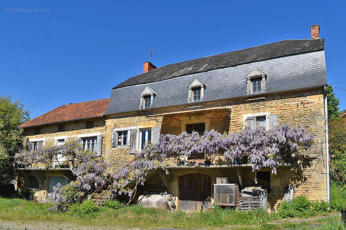 Maison à LA CHAPELLE-AUBAREIL