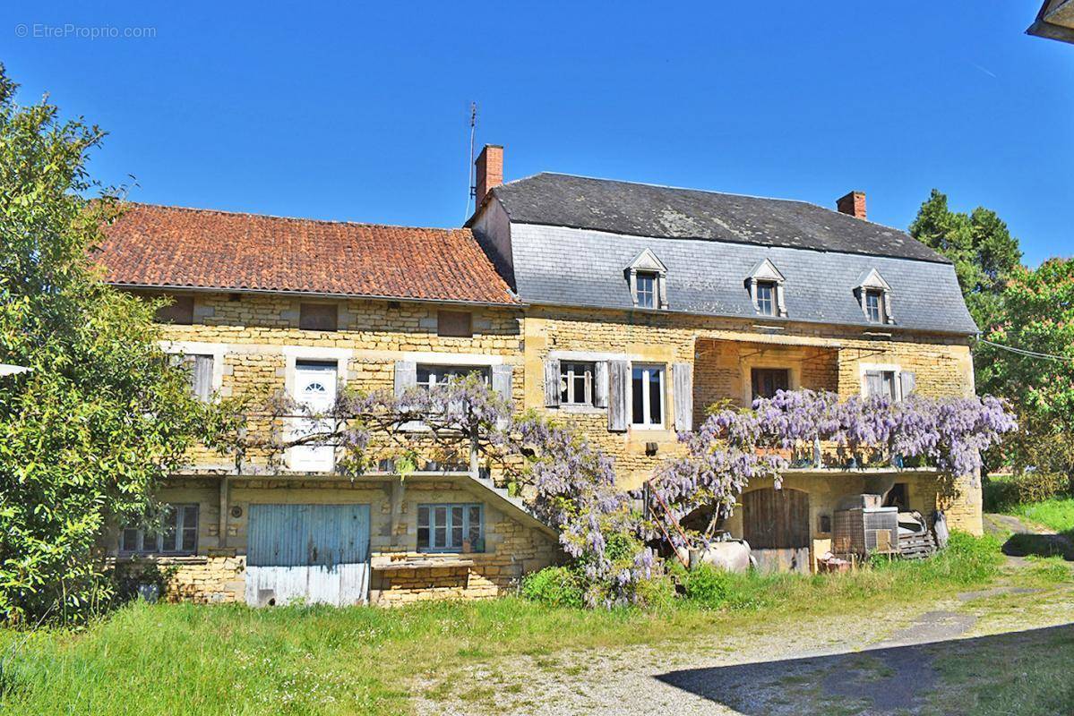 Maison à LA CHAPELLE-AUBAREIL