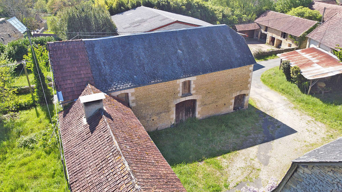 Maison à LA CHAPELLE-AUBAREIL