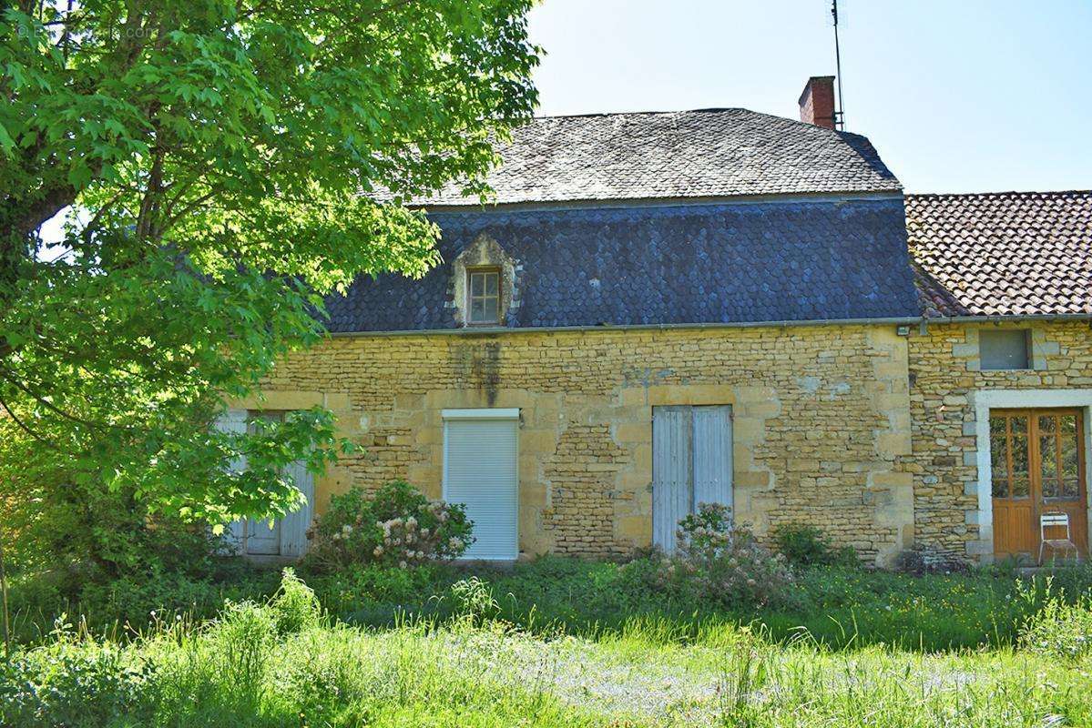 Maison à LA CHAPELLE-AUBAREIL