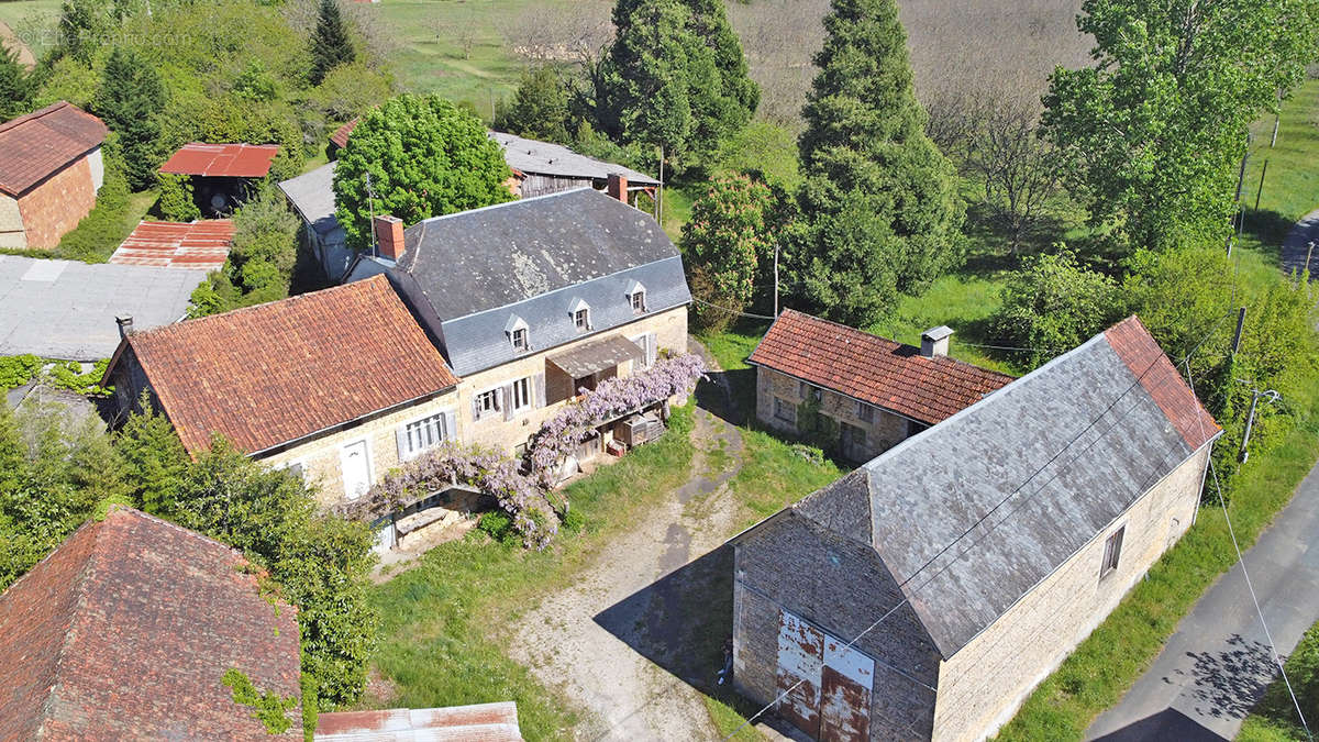 Maison à LA CHAPELLE-AUBAREIL