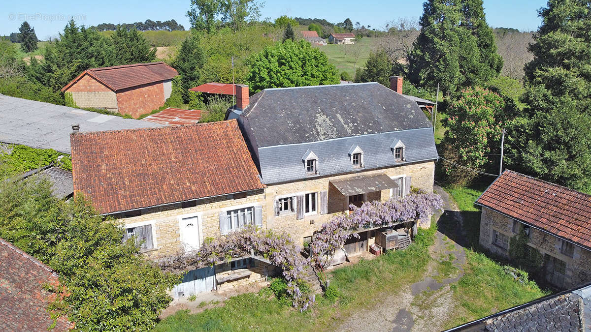 Maison à LA CHAPELLE-AUBAREIL