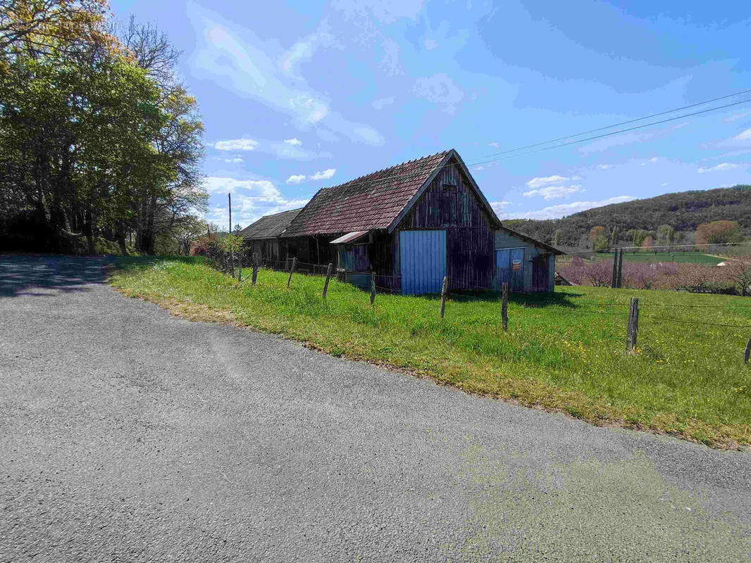 Terrain à MONTIGNAC