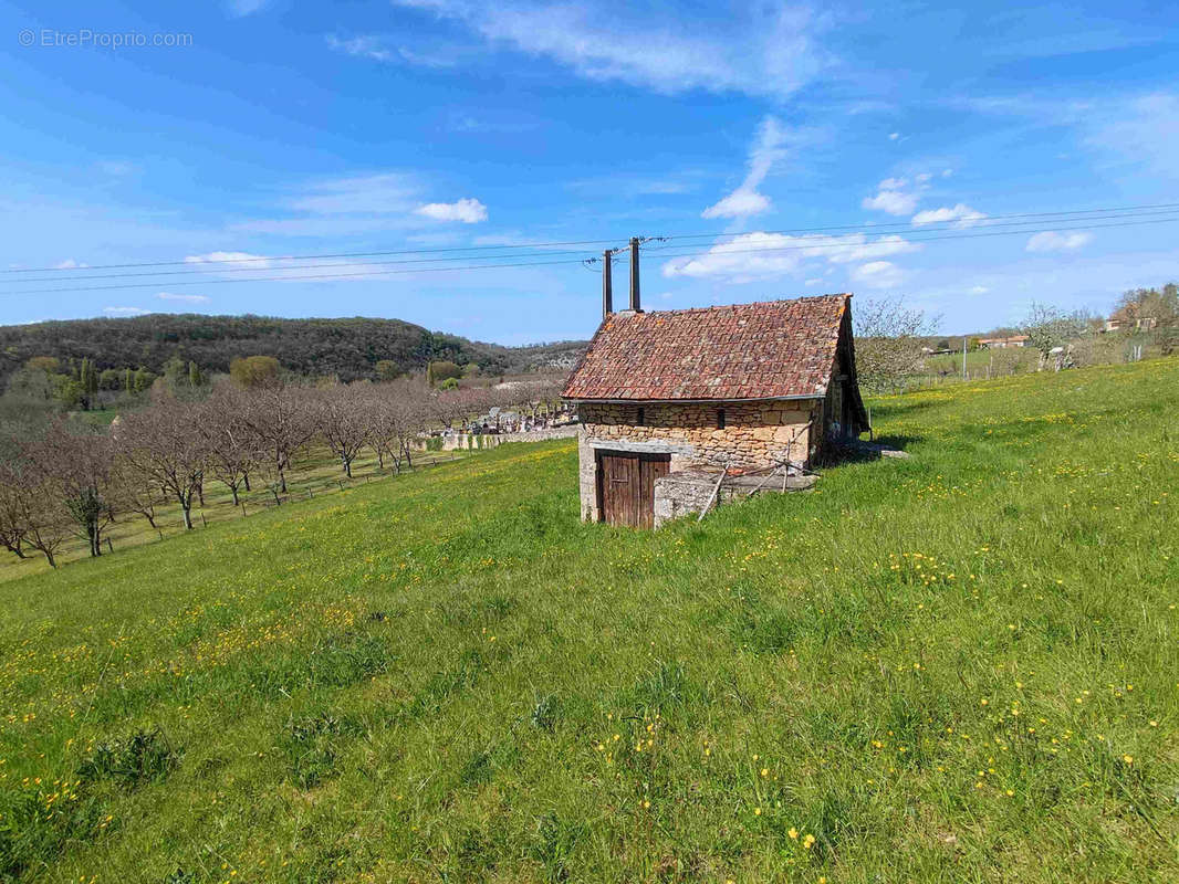 Terrain à MONTIGNAC