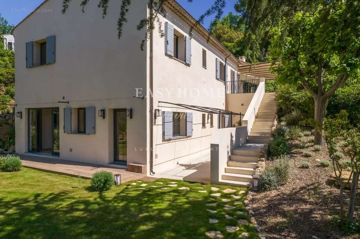 Maison à VALBONNE