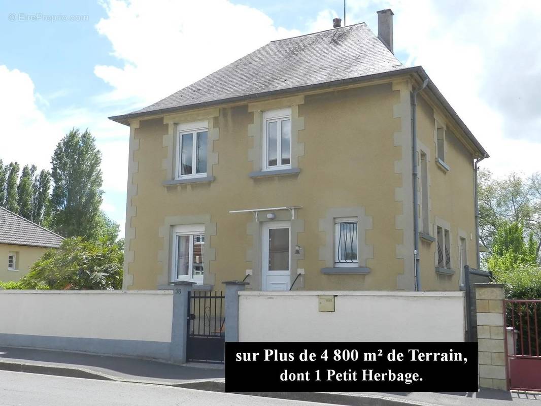 Maison à SAINT-PIERRE-SUR-DIVES