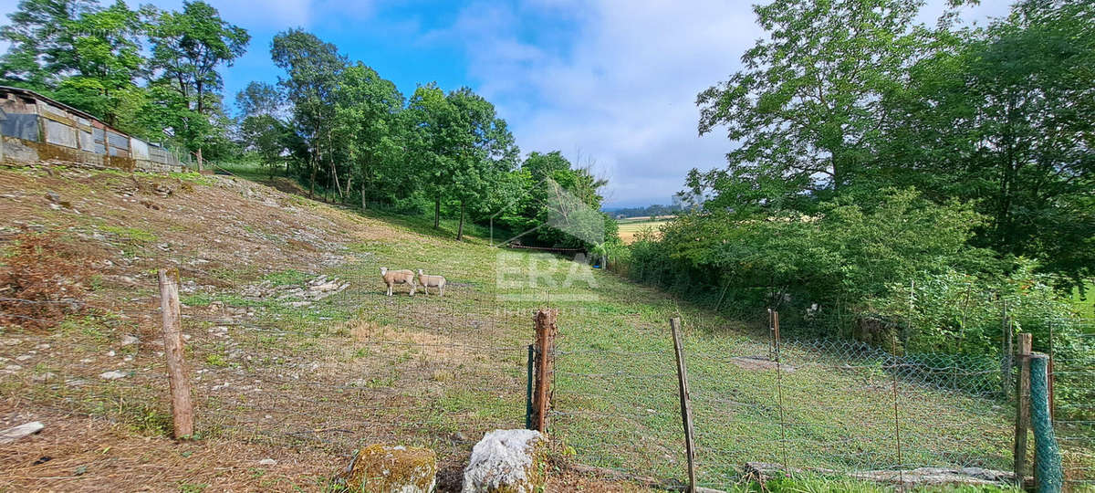 Terrain à MONTALIEU-VERCIEU