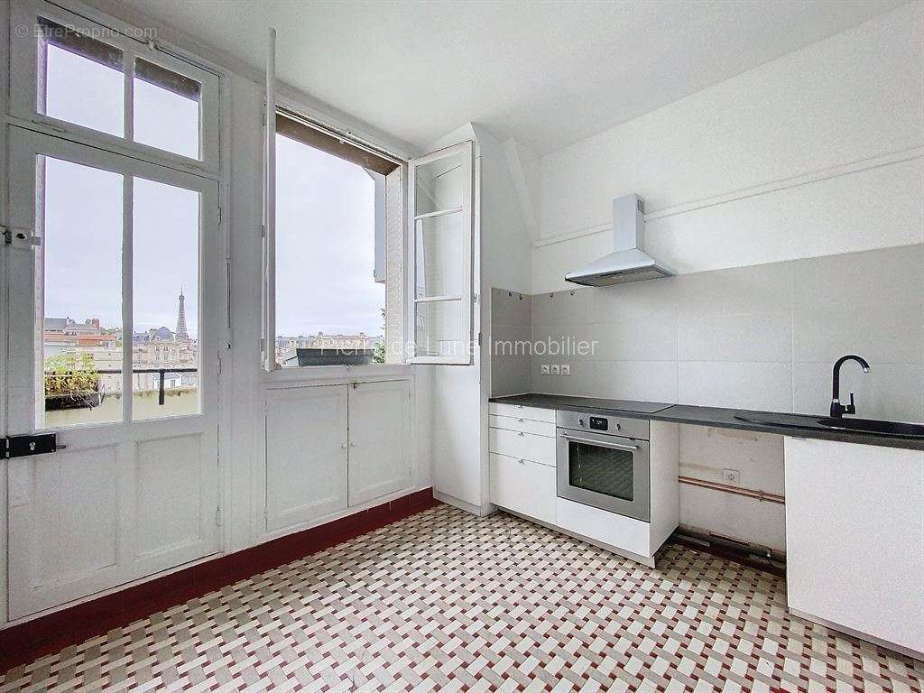 Appartement à PARIS-16E