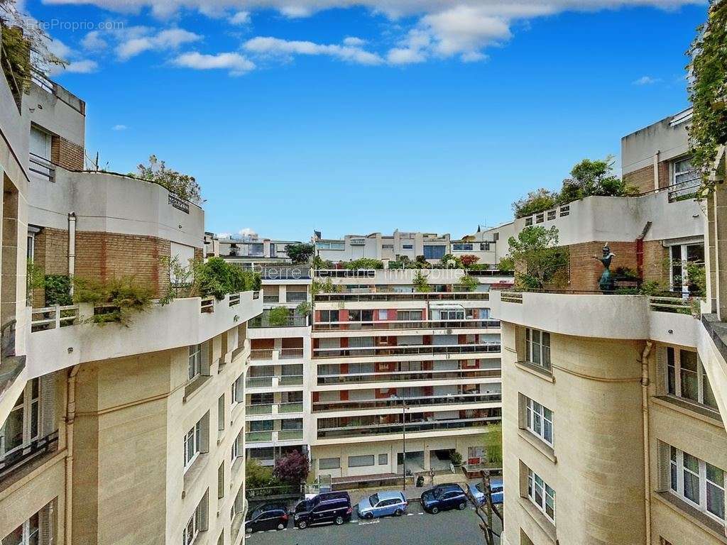 Appartement à PARIS-16E