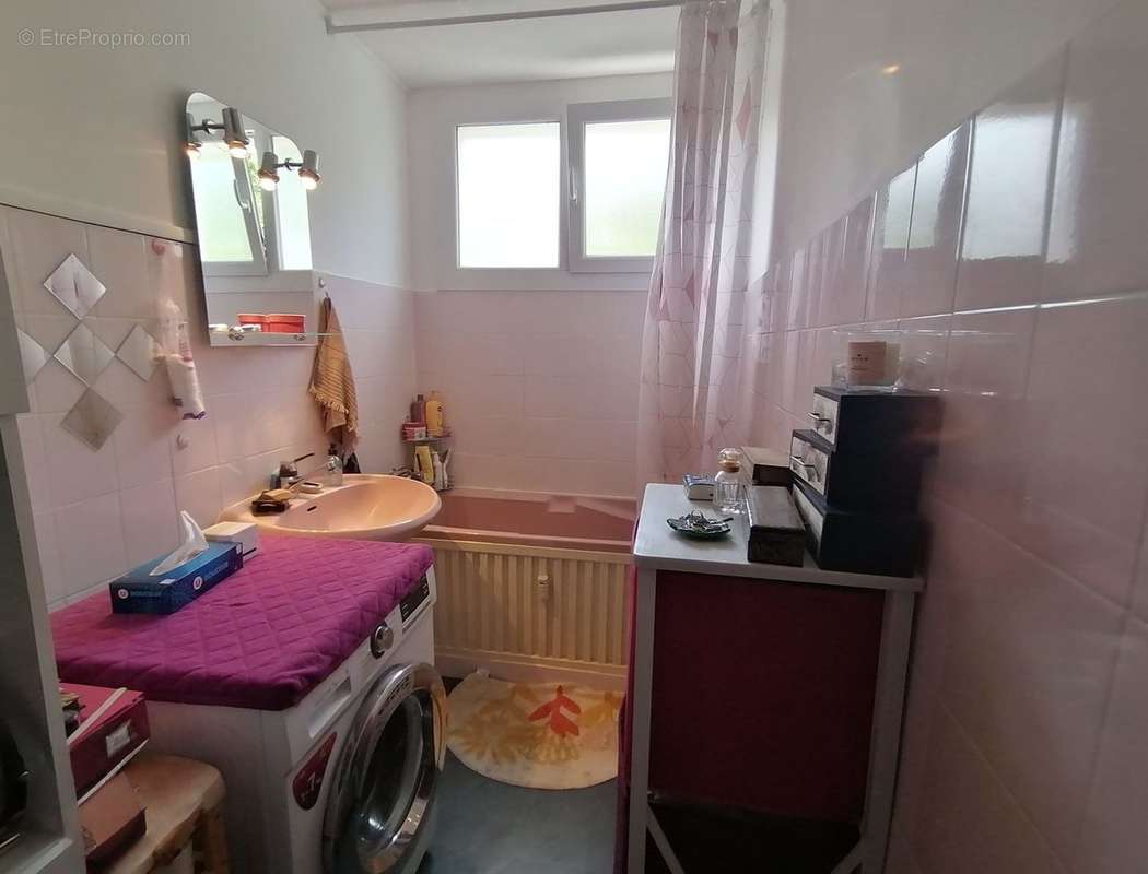 salle de bains - Appartement à VOIRON