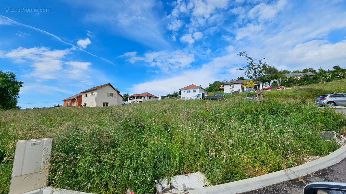 Terrain à SAINT-GENIX-SUR-GUIERS