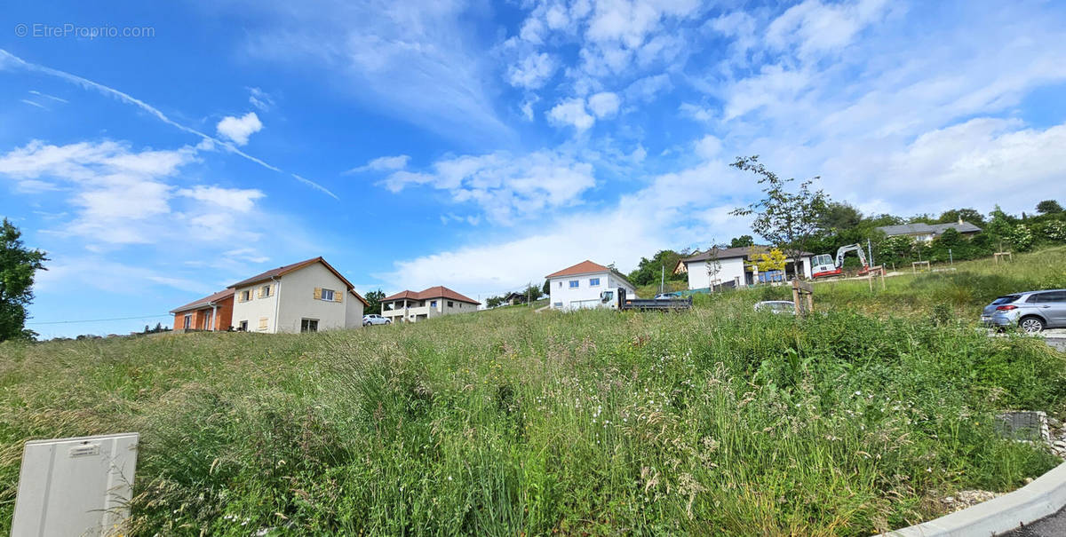 Terrain à SAINT-GENIX-SUR-GUIERS