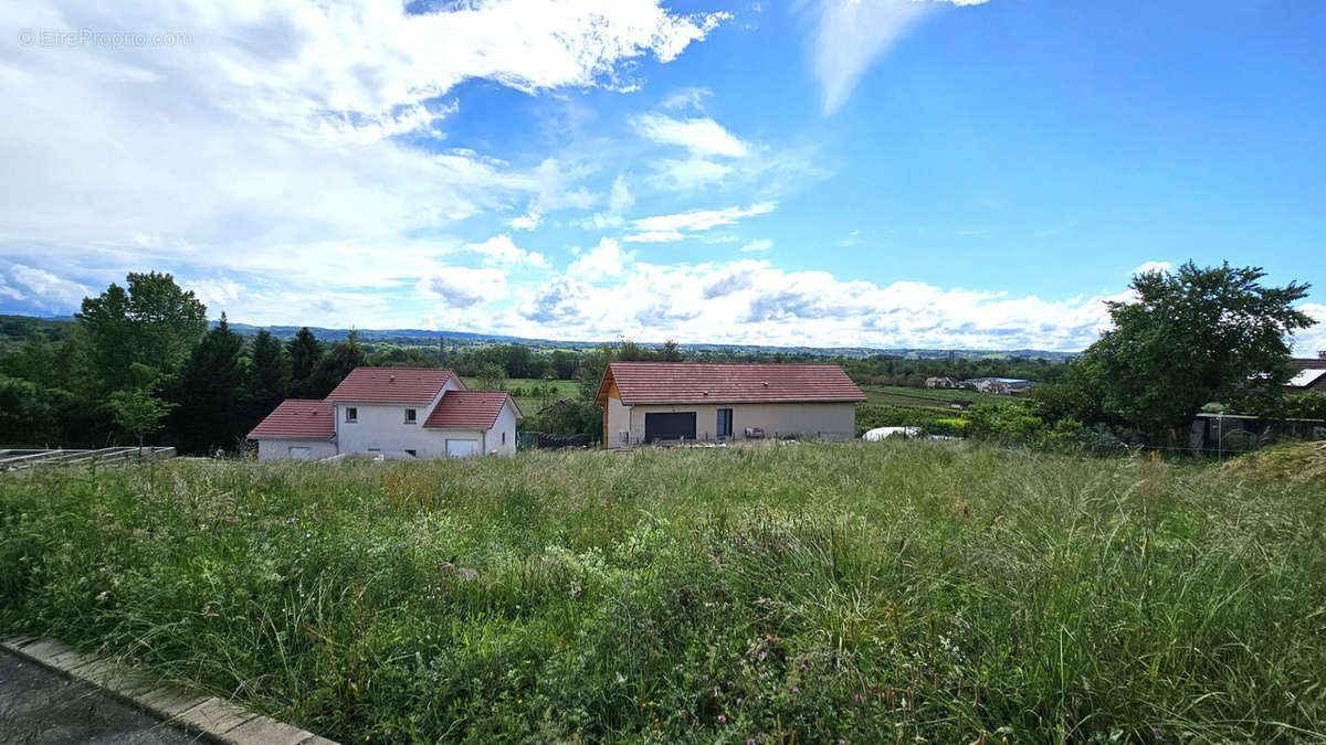 Terrain à SAINT-GENIX-SUR-GUIERS