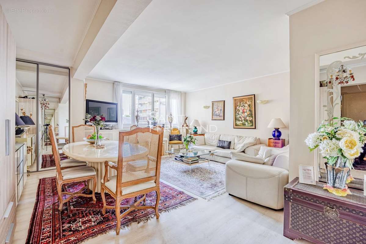 Appartement à PARIS-15E