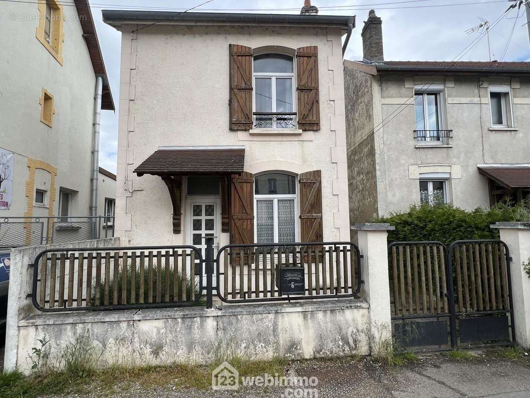 Façade avant de cette maison individuelle - Maison à VERDUN