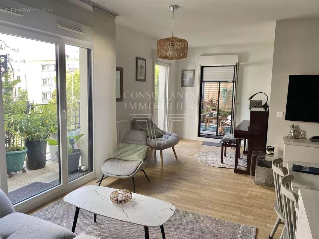 Appartement à LA GARENNE-COLOMBES