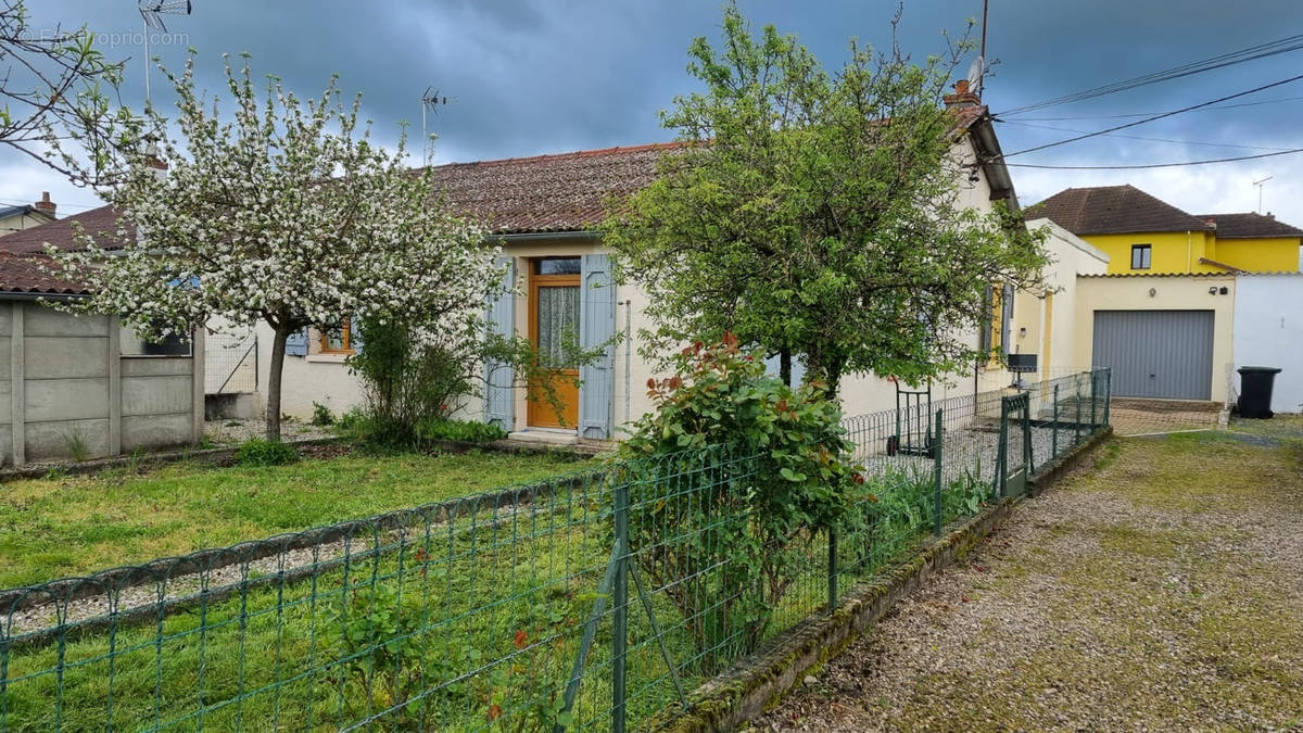 Maison à GUEUGNON