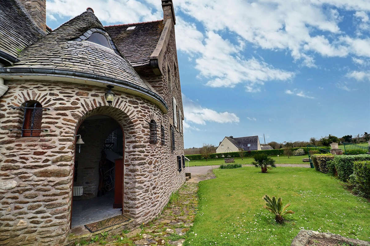 Maison à PLOUGONVELIN