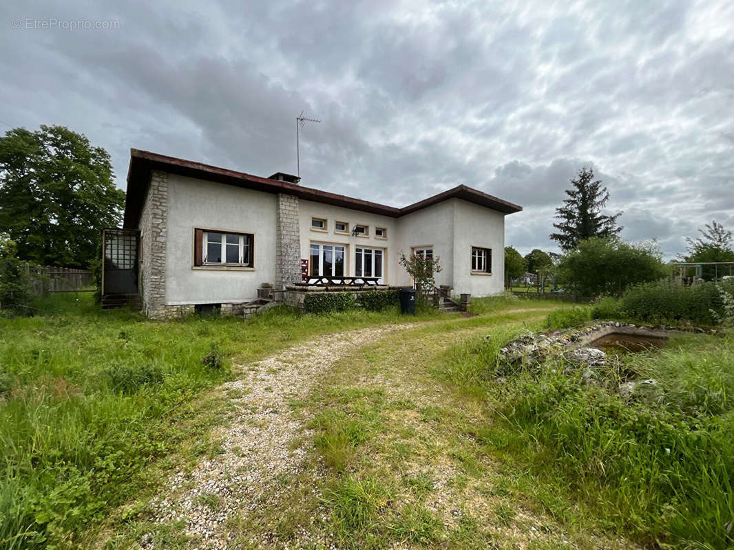 Maison à AUBIGNY-SUR-NERE