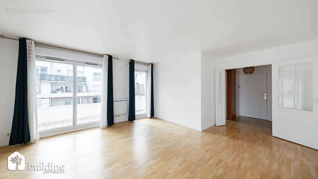 Appartement à COURBEVOIE