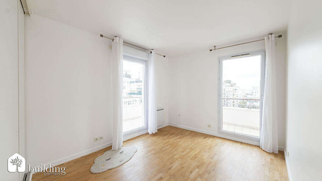 Appartement à COURBEVOIE