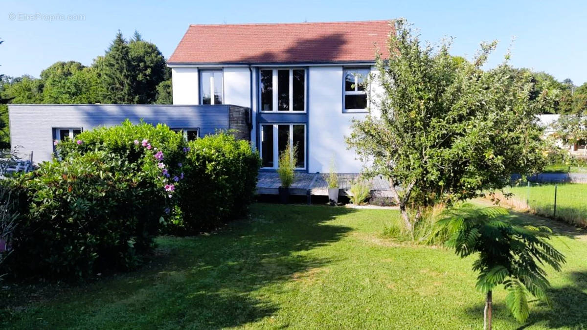 Maison à SAINT-YRIEIX-LA-PERCHE