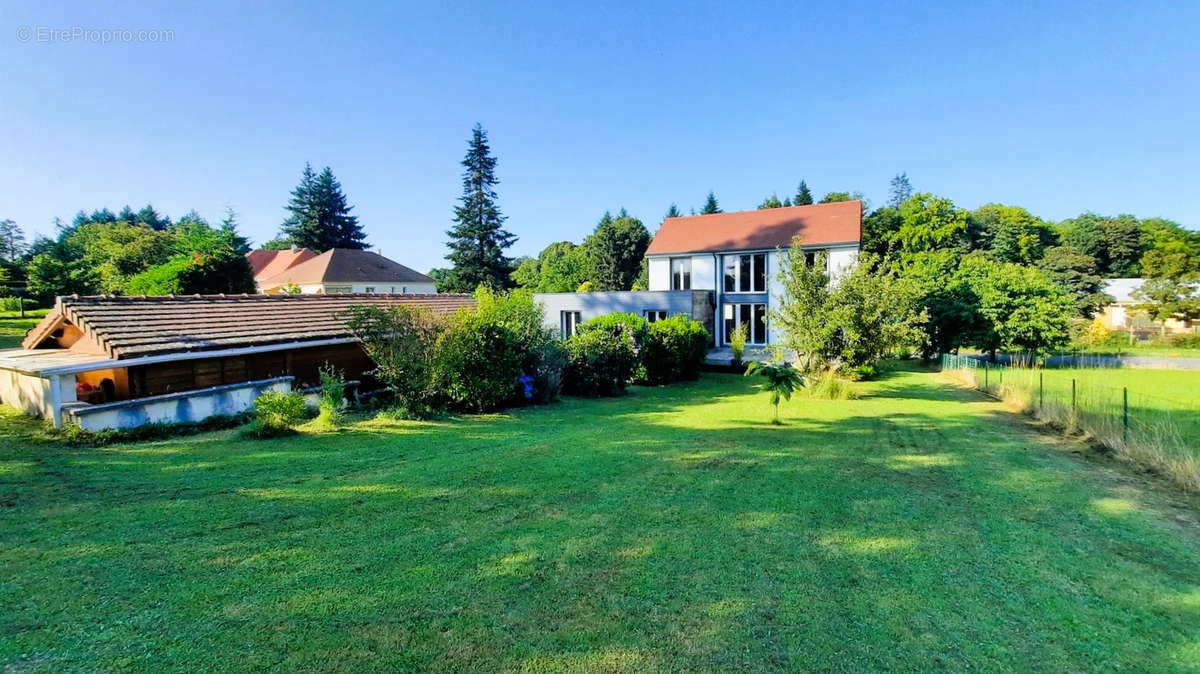 Maison à SAINT-YRIEIX-LA-PERCHE