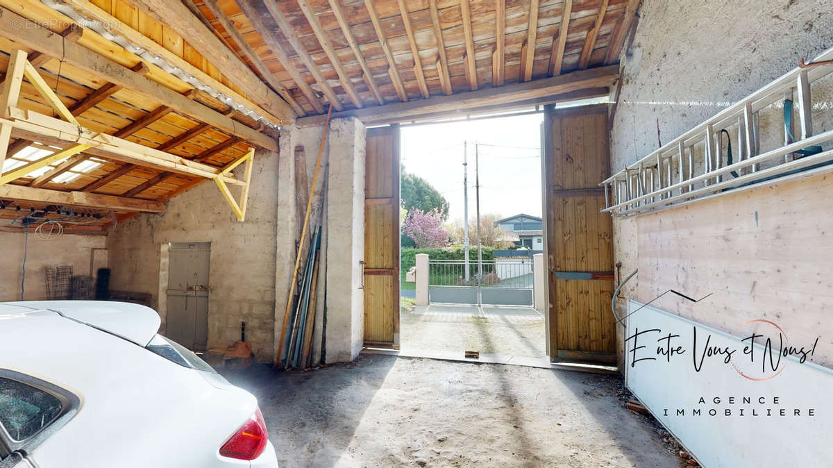 Garage 96m2 - Maison à BAZAS