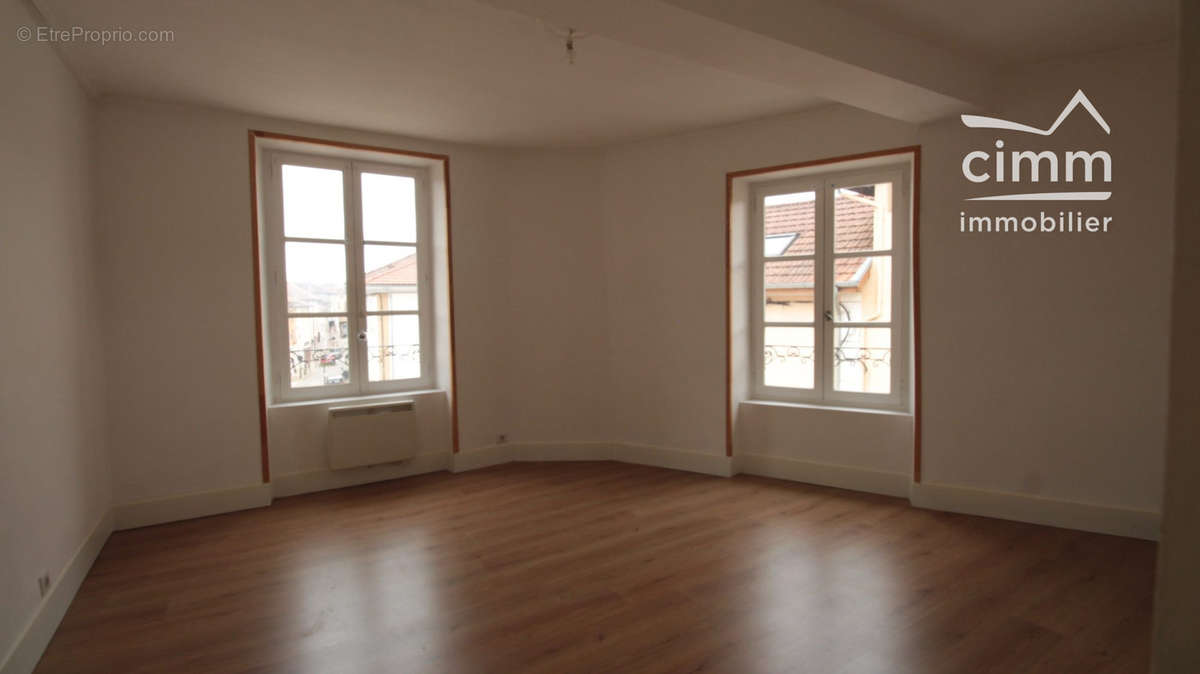 Appartement à SAINT-ETIENNE-DE-SAINT-GEOIRS