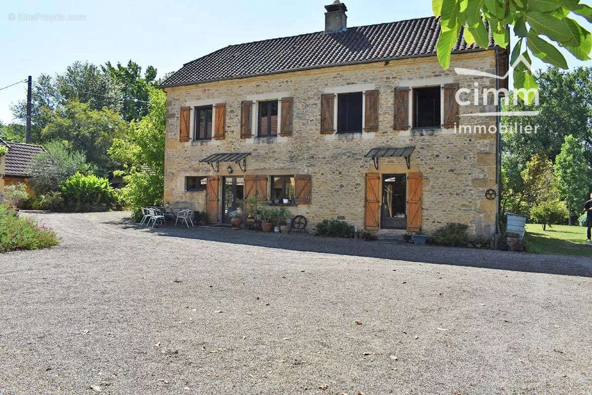 Maison à LA CHAPELLE-AUBAREIL