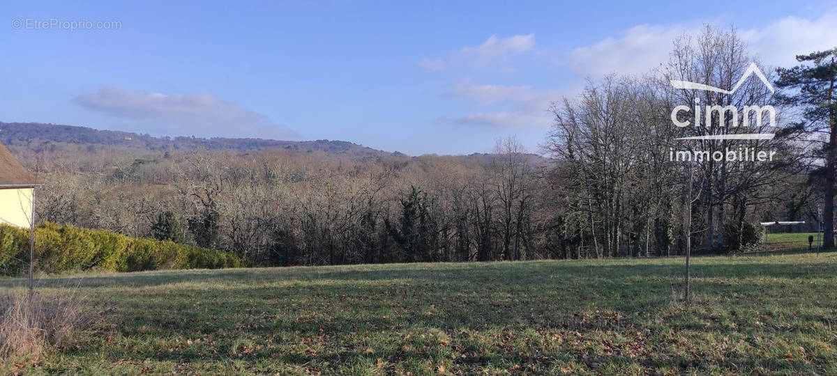 Terrain à CENAC-ET-SAINT-JULIEN