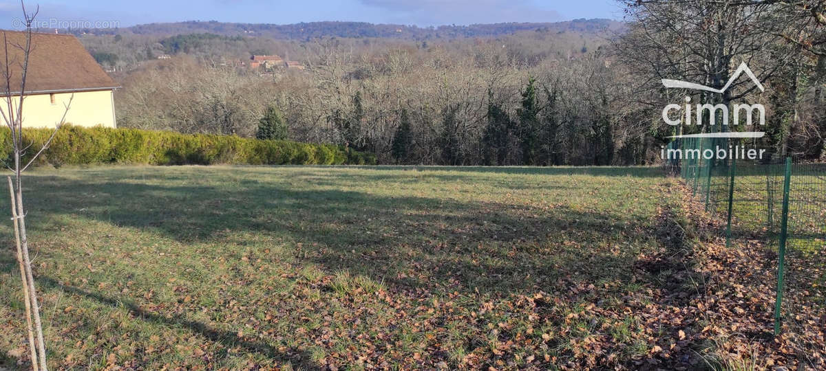 Terrain à CENAC-ET-SAINT-JULIEN