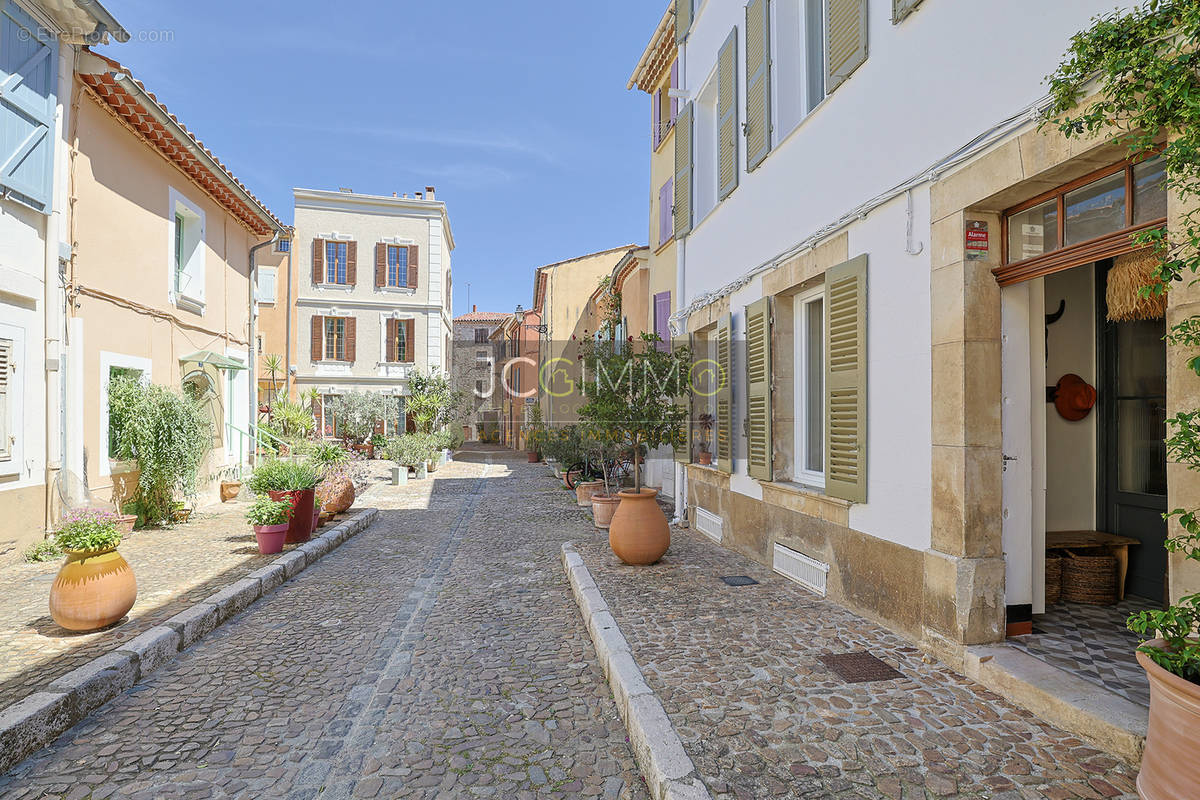 Maison à COLLOBRIERES